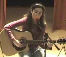 Canción de Lidia Campo (16 años, Getafe) interpretada en Los castillos de Alcorcón (9/2/2007).